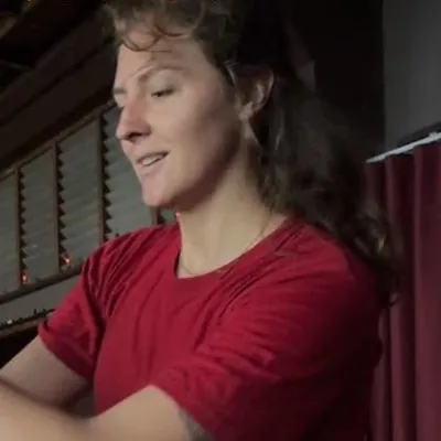 Sandra, contact improvisation facilitator